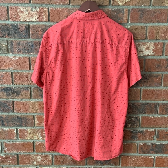 Urban Pipeline Men's Coral Print Short Sleeve Button Down Shirt - Picture 7 of 7